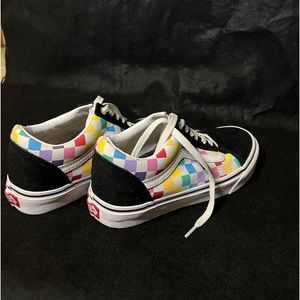 VANS RAINBOW CHECKERBOARD OLD SKOOL UNISEX SKATE SHOE.